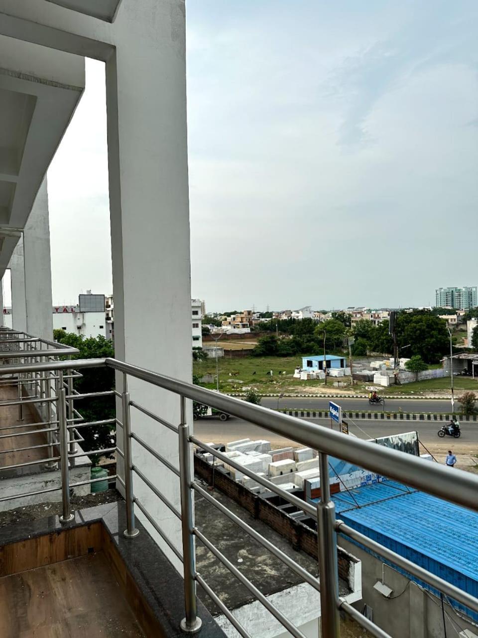 Grand Pearl Hotel & Banquet Lucknow Dış mekan fotoğraf