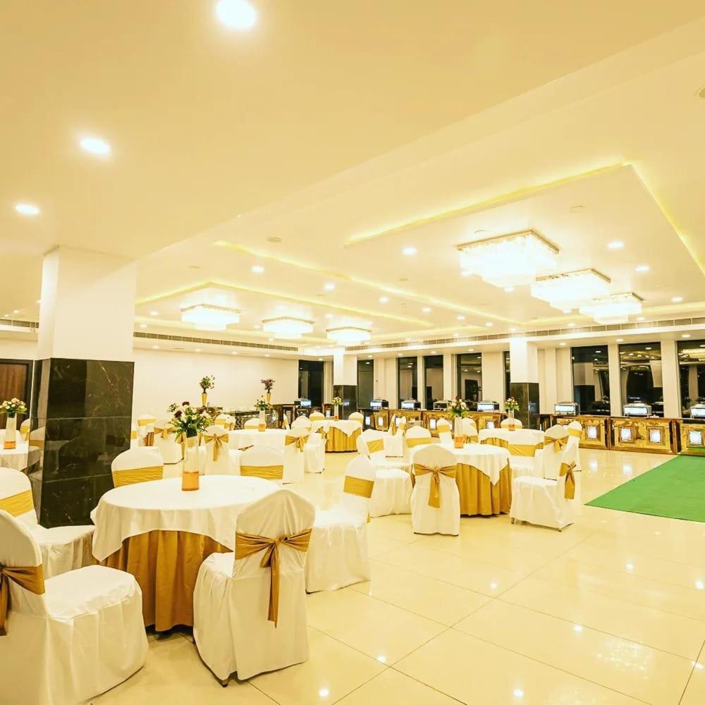 Grand Pearl Hotel & Banquet Lucknow Dış mekan fotoğraf