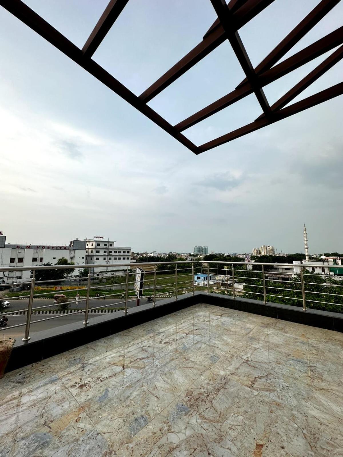 Grand Pearl Hotel & Banquet Lucknow Dış mekan fotoğraf